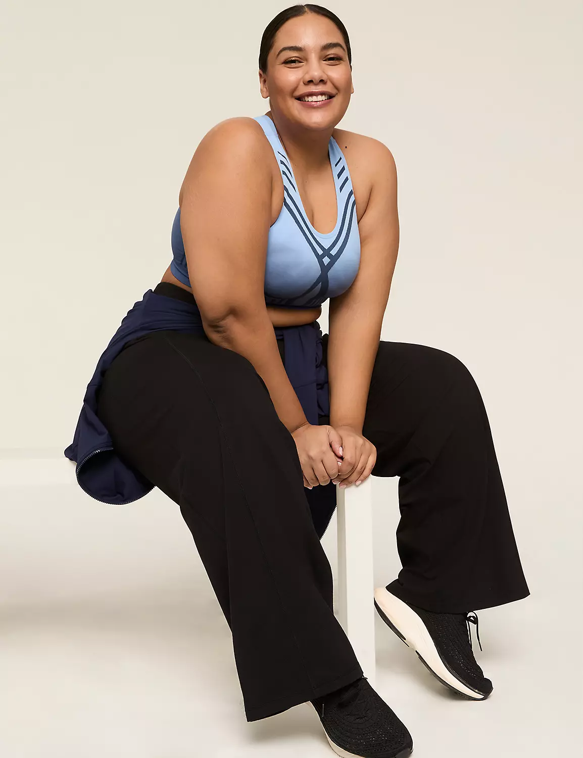 LIVI Wireless Medium-Impact Seamless Sports Bra Light Blue 4 LIVI Wireless Medium-Impact Seamless Sports Bra Light Blue - Image 2