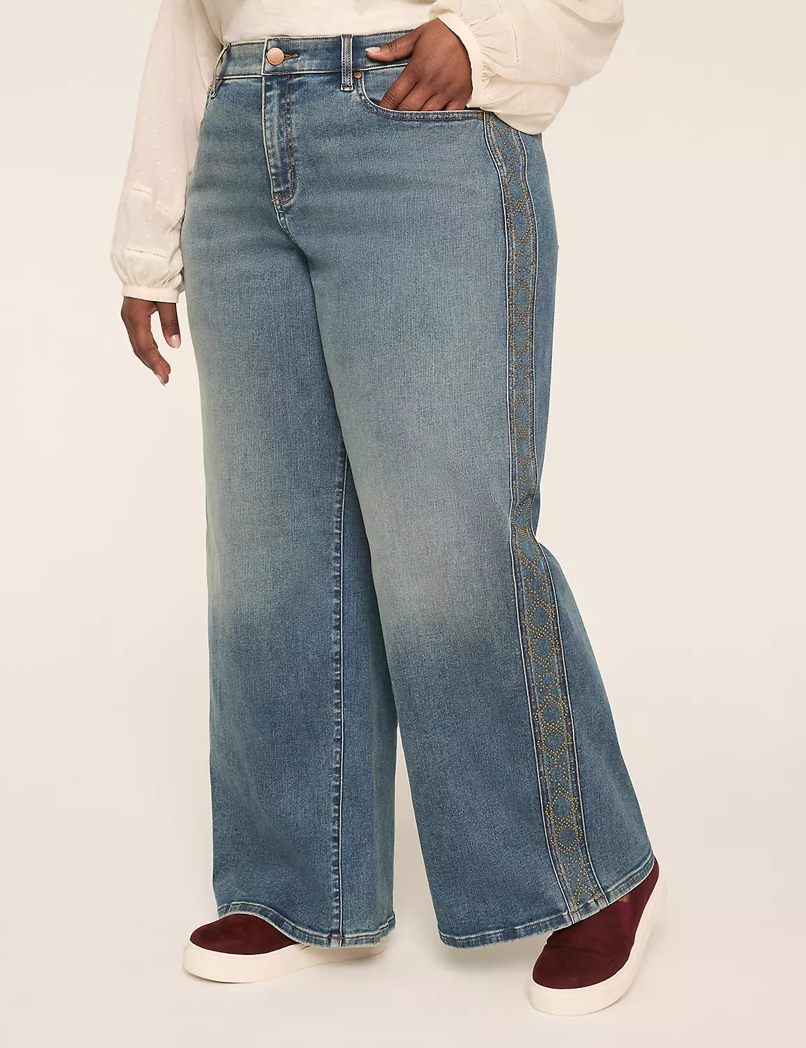 Signature Fit Stud-Detail Wide Leg Jean Medium Denim 6 Signature Fit Stud-Detail Wide Leg Jean Medium Denim - Image 4